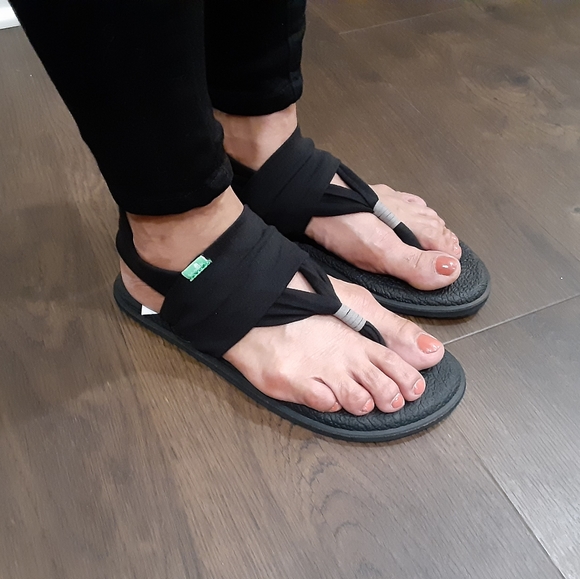 Sanuk - Picture 1 of 4